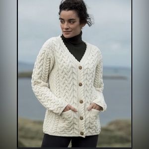 Iris Crafts 100 Merino Wool V-Neck  BeigeSweater Button Cable Knit w/Pockets S J